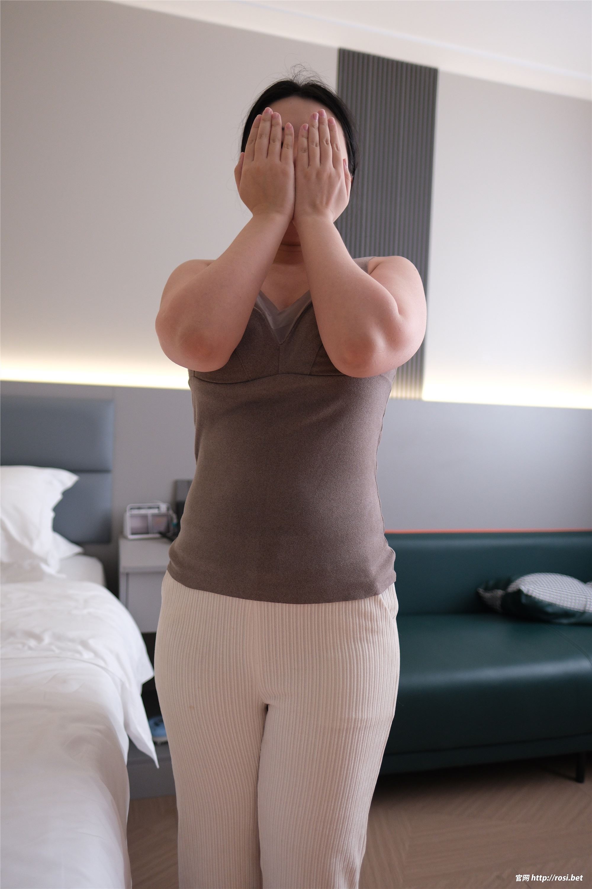 ROSI写真 2025.12.13 NO.5122